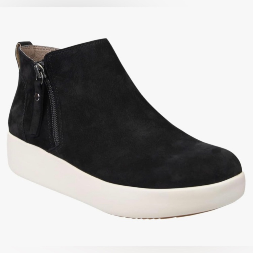 OTBT Astrid Sneaker ￼ Ankle Bootie Size 9 Ebony, Black‎ Side Zip Women’s